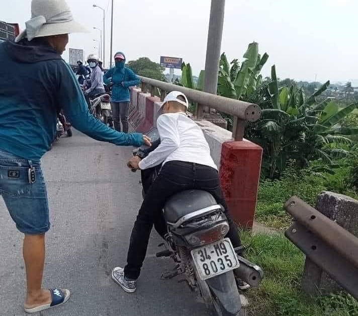 Hai Phong: Nguoi dan ong tu vong trong tu the ngoi tren xe may