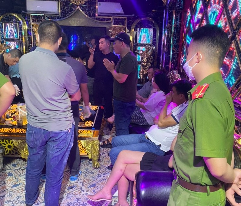 Hai Phong: Pha “dong” ma tuy nup bong quan karaoke