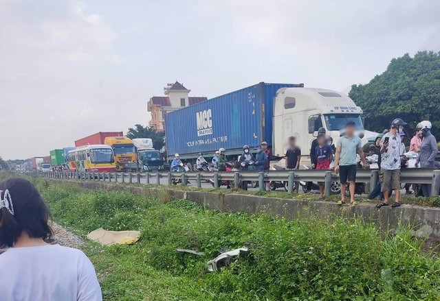 Hai Phong: Nguoi phu nu tu vong do va cham voi tau hoa