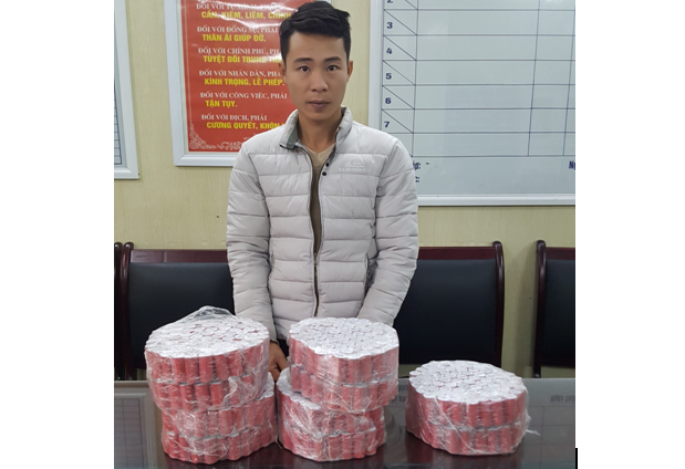 Hai Phong: Bat thanh nien mua 720 qua phao no ve su dung
