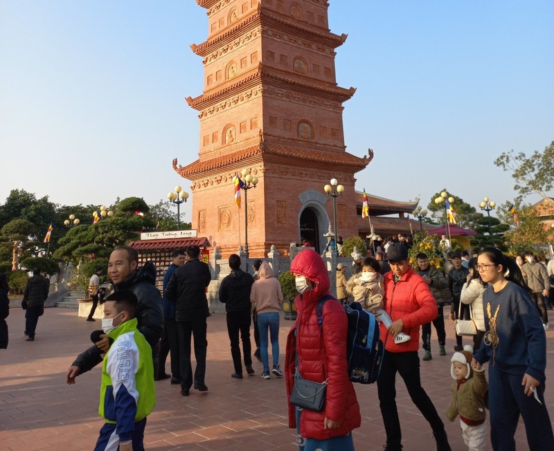 Xem noi “rong vang ha the” tai chua thap Tuong Long, Hai Phong-Hinh-18