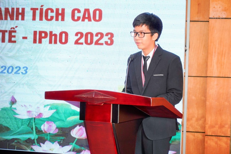 Hai Phong: Thuong 400 trieu cho hoc sinh danh HCB Olympic Vat ly Quoc te-Hinh-2