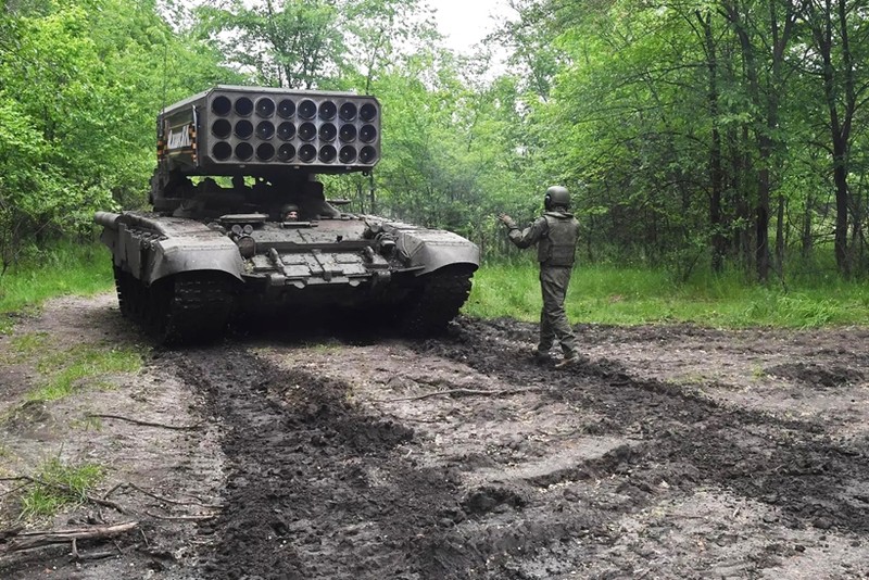 Sung phun lua TOS-1A Solntsepek cua Nga trang bi vu khi “tu than”-Hinh-3