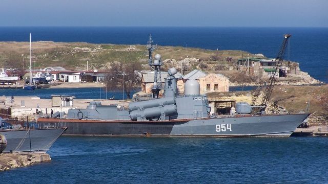 View - 	Tàu không người lái cảm tử Ukraine đánh chìm tàu tên lửa Ivanovet