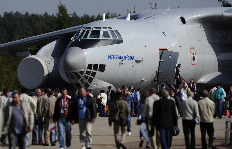 May bay van tai Il-76MD-90A the he moi giup Nga 'lach' lenh cam van