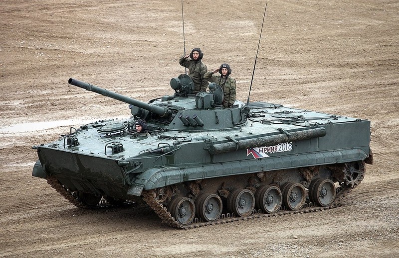 Dan cua xe chien dau bo binh BMP-3 de dang xuyen giap M2 Bradley-Hinh-4