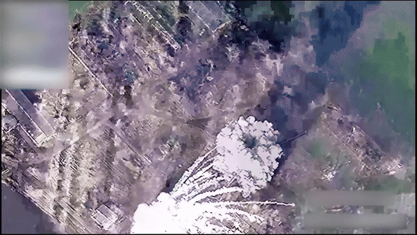 UAV trinh sat Nga tap kich, tran dia phong khong S-300 Ukraine no tung-Hinh-5