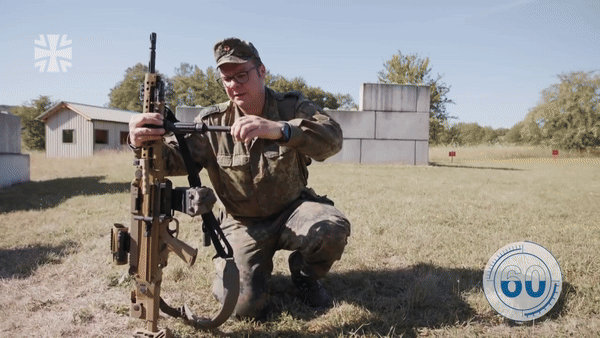 Uy luc sung may “luoi cua quet bo binh” MG5 Duc cap cho Ukraine-Hinh-11