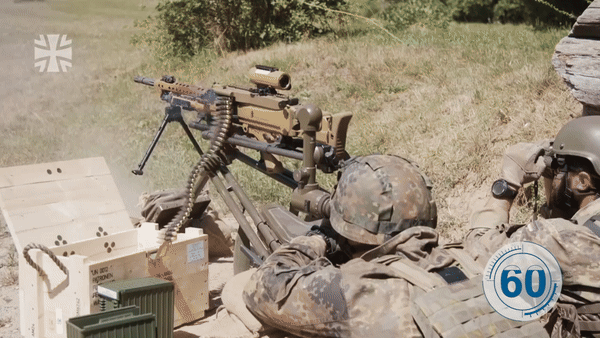 Uy luc sung may “luoi cua quet bo binh” MG5 Duc cap cho Ukraine-Hinh-12