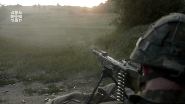 Uy luc sung may “luoi cua quet bo binh” MG5 Duc cap cho Ukraine-Hinh-16