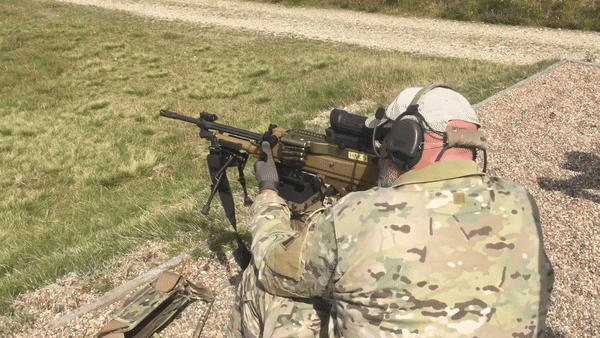 Uy luc sung may “luoi cua quet bo binh” MG5 Duc cap cho Ukraine-Hinh-4
