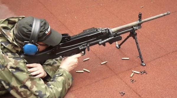 Uy luc sung may “luoi cua quet bo binh” MG5 Duc cap cho Ukraine-Hinh-7