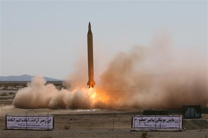 View - 	Iran cảnh báo sở hữu 9 loại tên lửa, sẵn sàng báo thù Israel