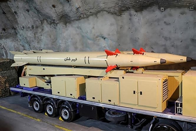 View - 	Iran cảnh báo sở hữu 9 loại tên lửa, sẵn sàng báo thù Israel