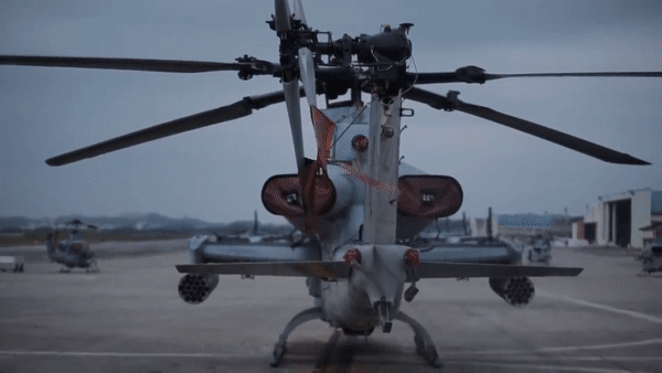 My phat trien “quai vat bau troi” AH-1Z Viper, con ac mong tren chien truong-Hinh-15