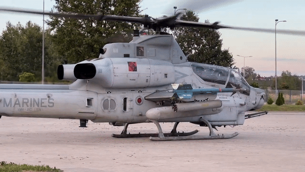 My phat trien “quai vat bau troi” AH-1Z Viper, con ac mong tren chien truong-Hinh-4