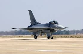 Hon 100 may bay chien dau F-16 co giup Ukraine thay doi cuoc choi?-Hinh-16
