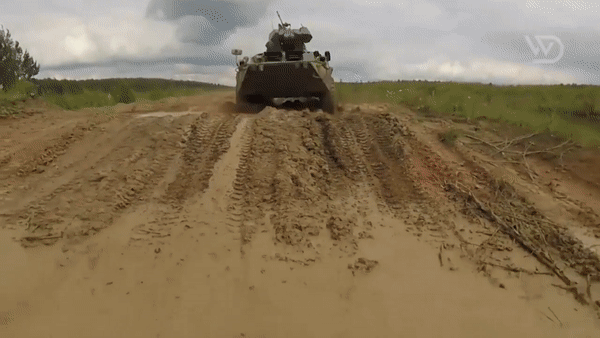 Thiet giap BTR-82A Nga doi dau truc dien M2 Bradley Ukraine-Hinh-16