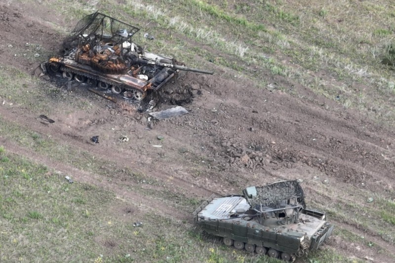 Hinh anh 'nghia dia' xe thiet giap Nga bi pha huy o Donetsk-Hinh-5
