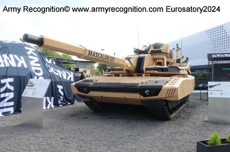 Loat xe tang sieu toi tan trung bay tai Trien lam Eurosatory 2024-Hinh-3