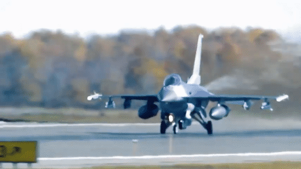 Tiem kich F-16 co the da tham chien tai Ukraine-Hinh-24