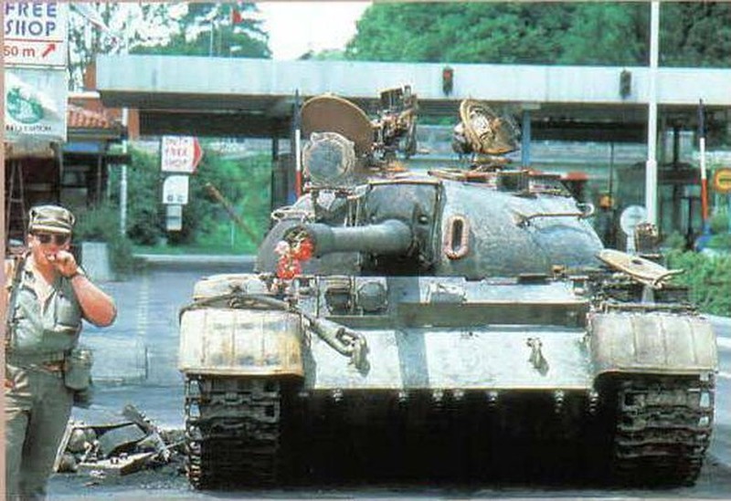 Nga huy dong tang T-55, PT-76 'dao cu' tu xuong phim Mosfilm-Hinh-6