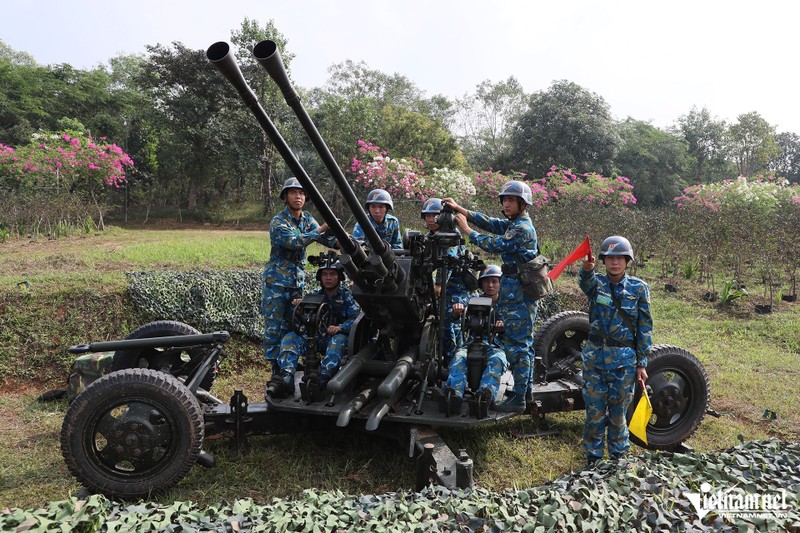 Bo doi ten lua xuyen dem chiem linh tran dia, trien khai khi tai-Hinh-14