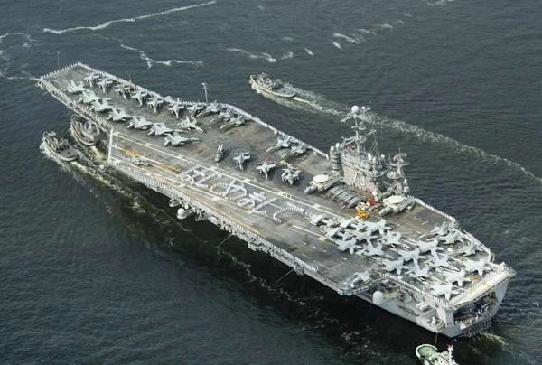 Tau san bay USS George Washington cua My sap co mat tai Nhat Ban