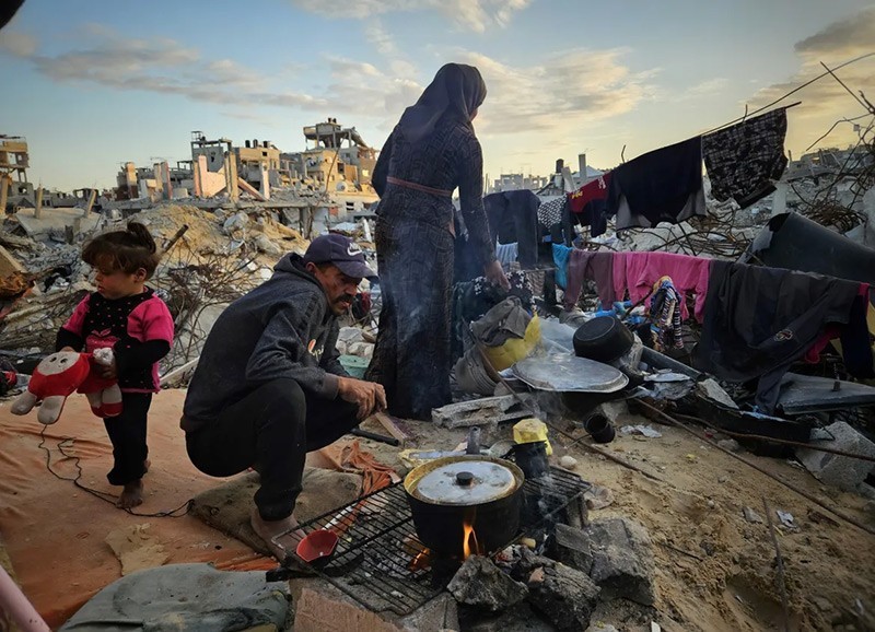 Chum anh nguoi dan Gaza di bo hang km de san lung banh mi-Hinh-8