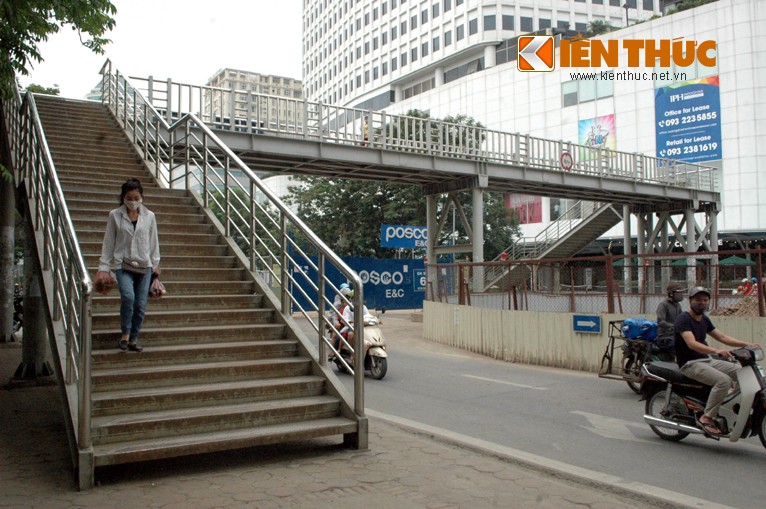 Cau di bo Ha Noi bat ngo bien mat sau mot dem-Hinh-11