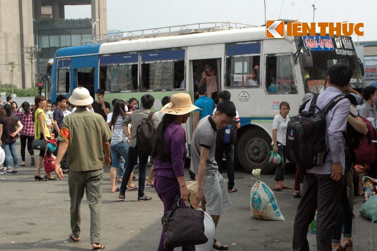 Canh bien nguoi un un keo ve Thu do sau nghi le-Hinh-5