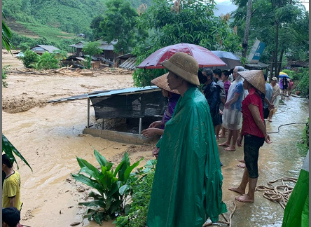 Lu quet kinh hoang tai Lai Chau, ca 1 doan duong bien mat trong nhay mat-Hinh-5