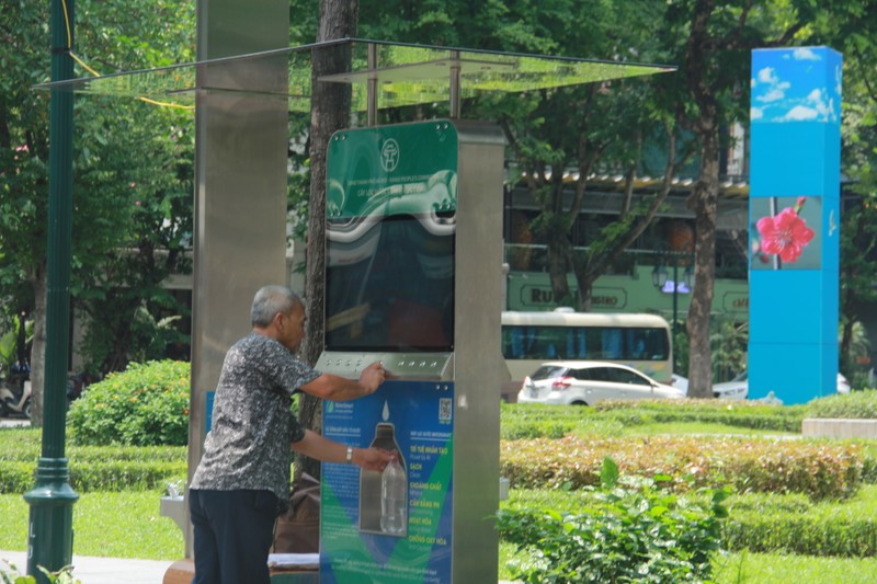 Cay nuoc 4.0 mien phi tai Ha Noi co gi khien nguoi dan vui mung?-Hinh-13