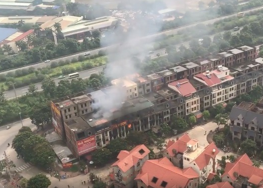 Khoi den ngut troi tai Thien duong Bao Son, dan do ra 