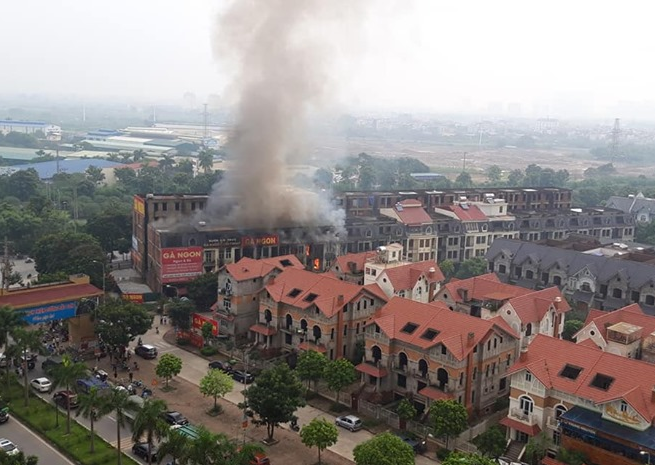 Khoi den ngut troi tai Thien duong Bao Son, dan do ra 