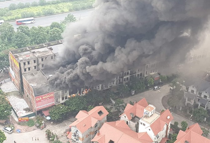 Khoi den ngut troi tai Thien duong Bao Son, dan do ra 