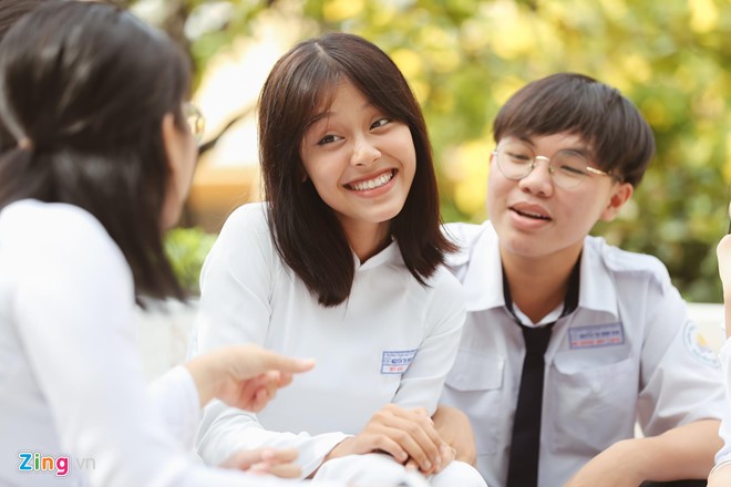 Nu sinh noi bat ngay khai giang khong muon noi tieng vi so phien phuc