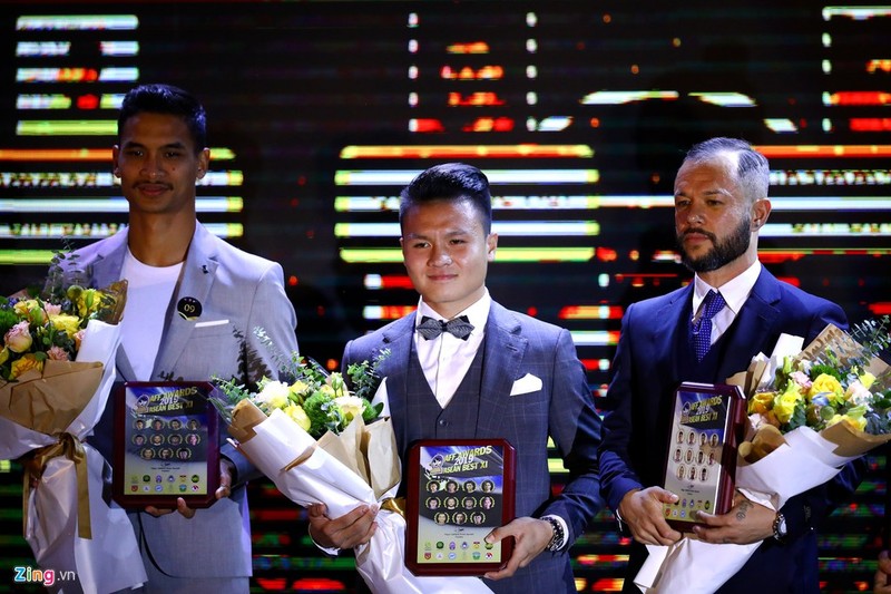 Quang Hai lap cu dup, Viet Nam van kem Thai Lan 2 giai o AFF Awards-Hinh-2
