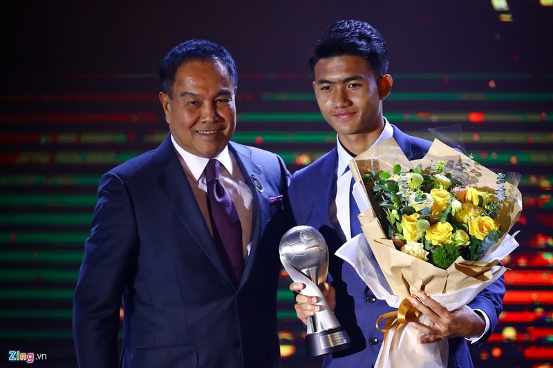 Quang Hai lap cu dup, Viet Nam van kem Thai Lan 2 giai o AFF Awards-Hinh-7