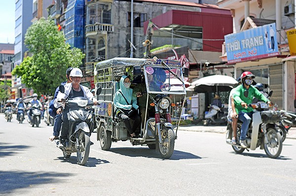 Hinh anh xe ba banh cong kenh nhu nay sap bien mat o Ha Noi-Hinh-2