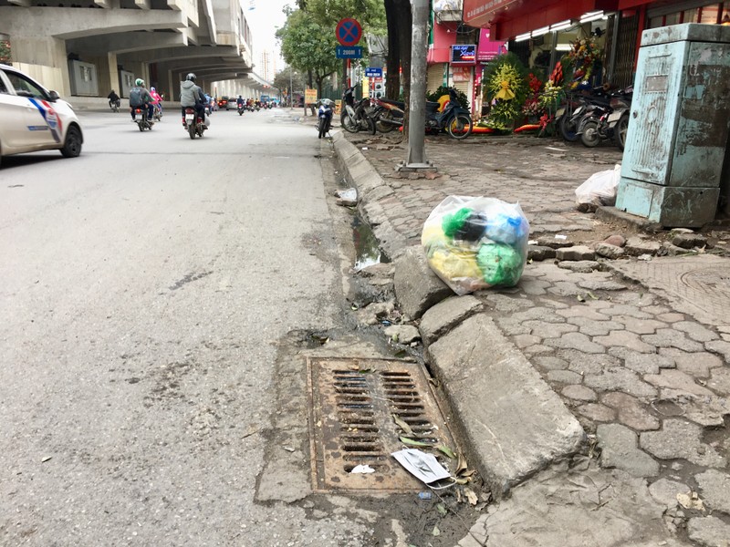 Tranh cuop nhau mua khau trang y te roi lai vut day duong... lieu co thanh o dich?-Hinh-2