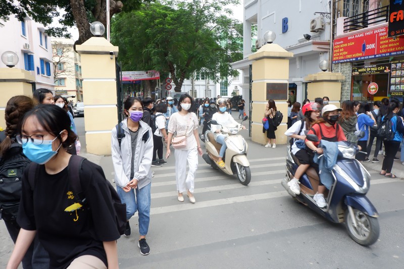 Bi thu Thanh uy Ha Noi de nghi cho hoc sinh, sinh vien nghi het 15/3