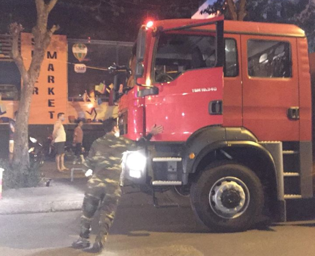 Ha Noi: Chay nha 3 tang gan tram xang, nguoi dan hoang loan thao chay-Hinh-9