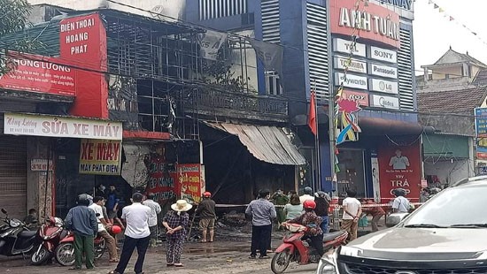 Ha Tinh: Chay cua hang thiet bi o to trong dem, 2 ong chau tu vong-Hinh-6