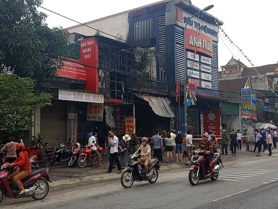 Ha Tinh: Chay cua hang thiet bi o to trong dem, 2 ong chau tu vong-Hinh-9