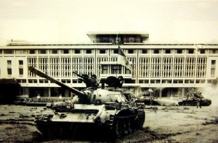 Tuong tan xe tang huc do cong Dinh Doc Lap vao ngay 30/4/1975-Hinh-4