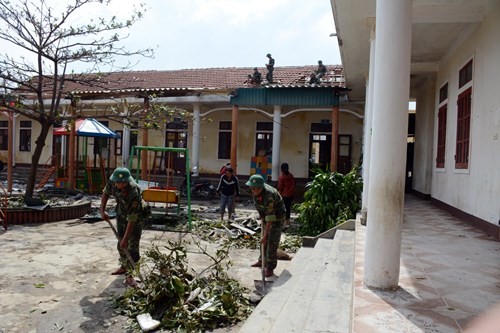 Bo doi ra suc giup dan khac phuc hau qua bao so 10-Hinh-13