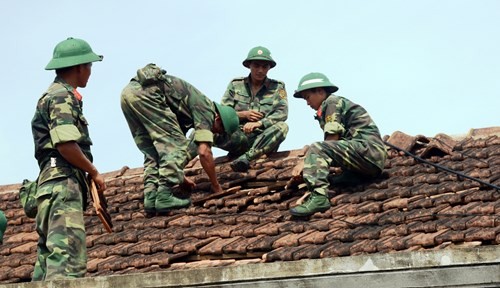 Bo doi ra suc giup dan khac phuc hau qua bao so 10-Hinh-7