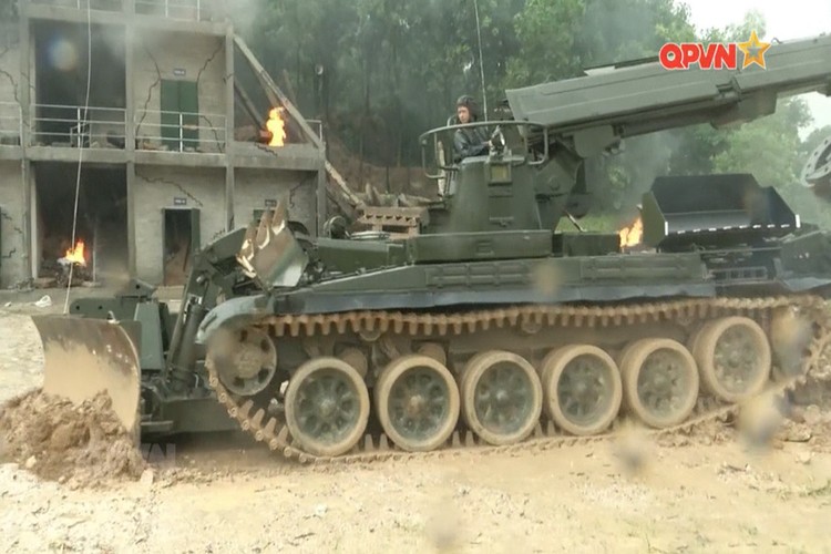 Bat ngo nhiem vu moi cua &quot;xe tang T-72&quot; Viet Nam-Hinh-6