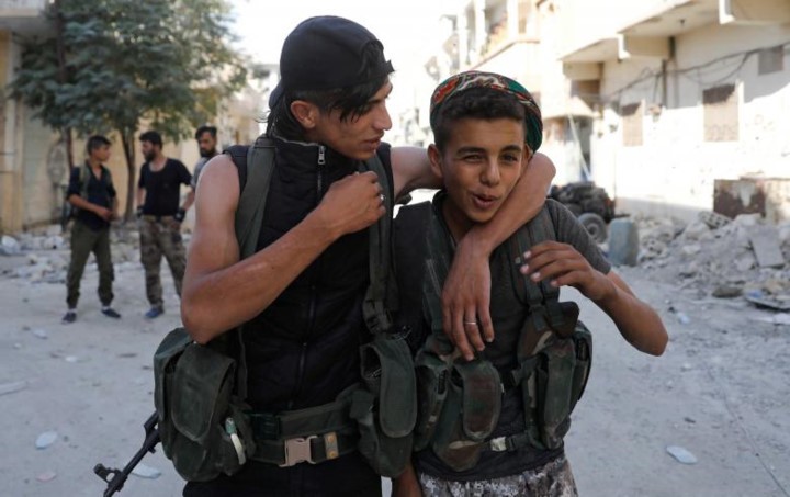 Khoc liet cuoc chien giua duong pho Raqqa, Syria-Hinh-7